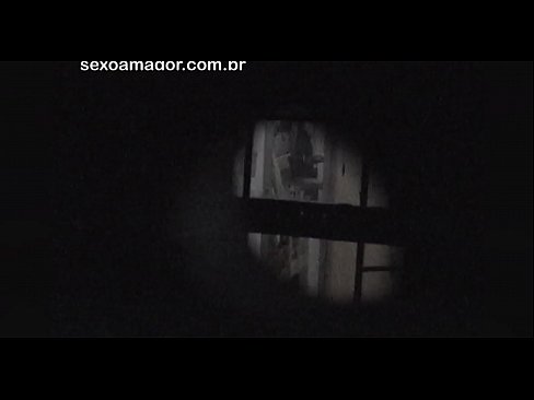 ❤️ Si Blondie ay lihim na nakunan ng video ng isang voyeur ng kapitbahayan na nakatago sa likod ng mga guwang na brick ❤️ Porno sa tl.truedating.top ﹏